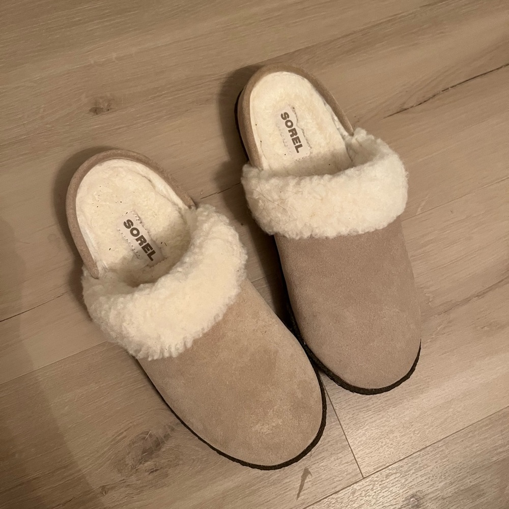 Brand new Sorel moccasins (run small) more like an 8.5